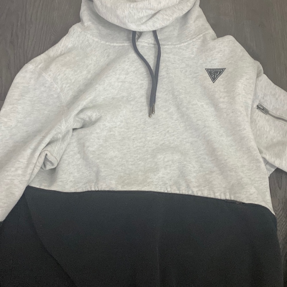 hollister sweatshirt